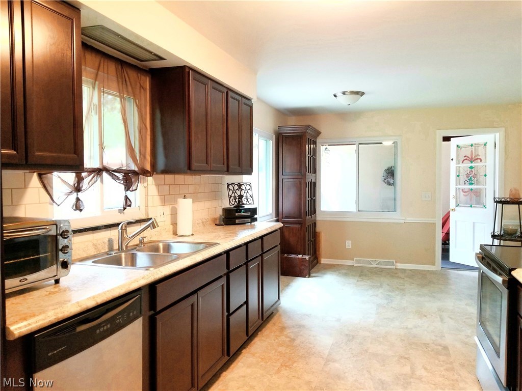 Kenilworth Manor - Residential