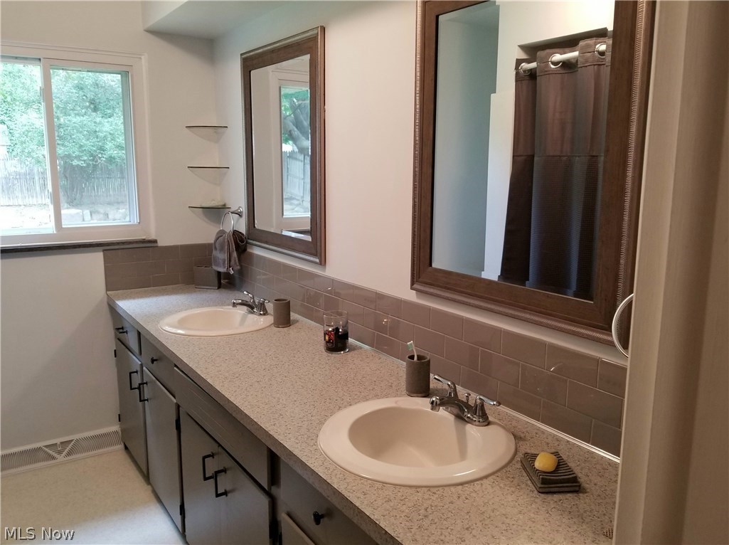 Kenilworth Manor - Residential