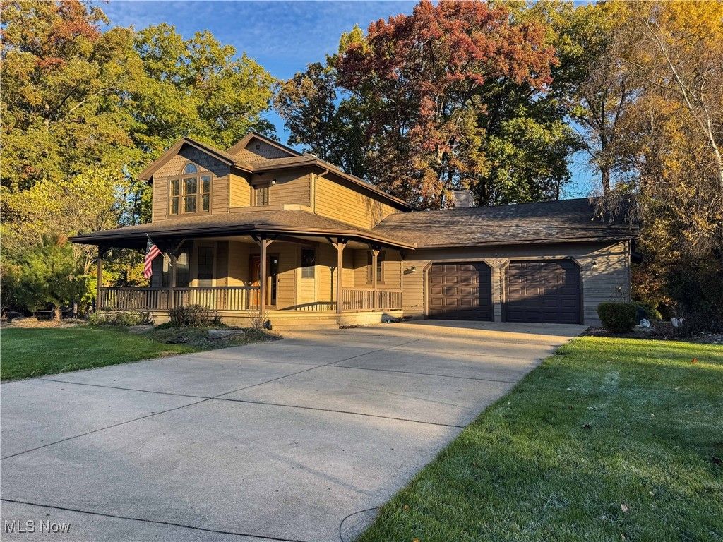 Photo of 352 Wyndclift Place, Austintown, OH 44515 (MLS # 5168137)