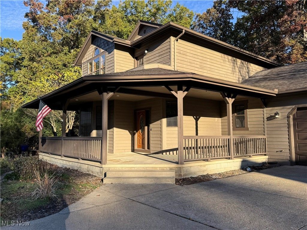 Photo of 352 Wyndclift Place, Austintown, OH 44515 (MLS # 5168137)