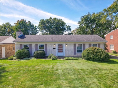 Homes For Sale - 410 Chapple Hill Drive<br/> North Canton, OH 44720