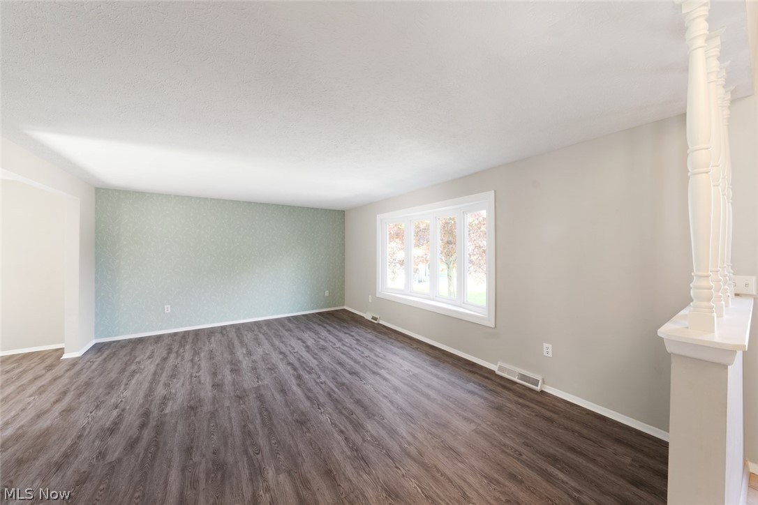 5565 Pin Oak Circle