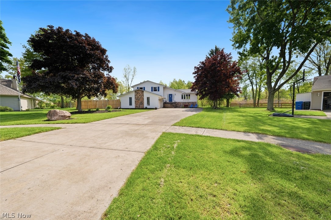 5565 Pin Oak Circle