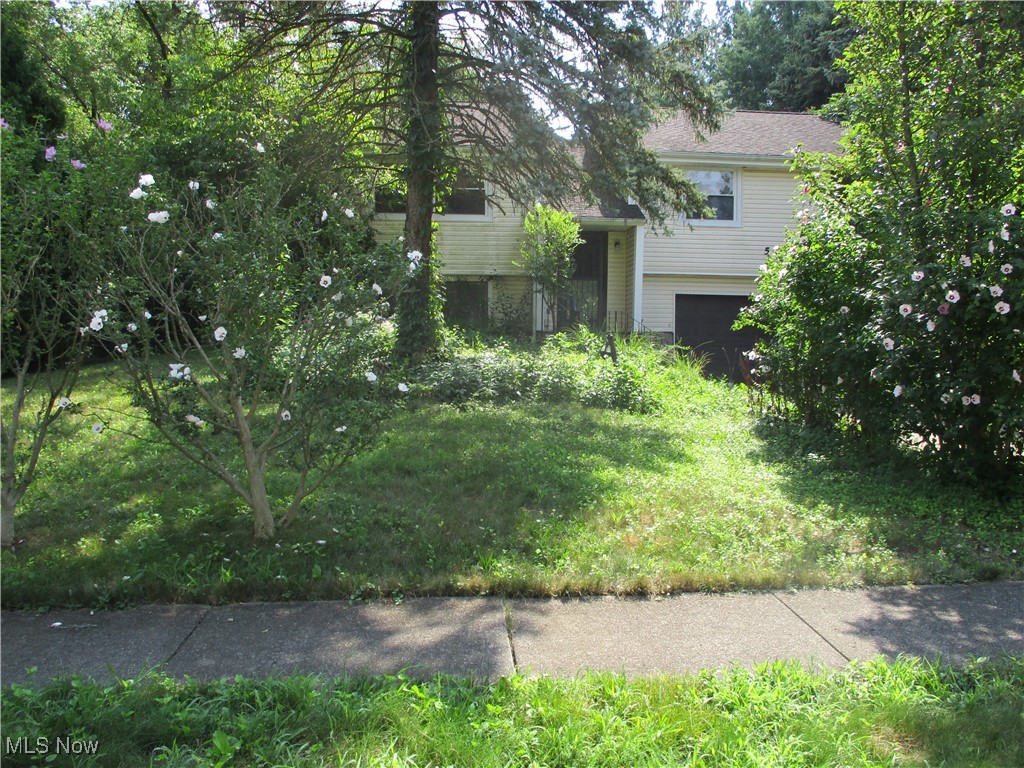 5072 Commanche Trail