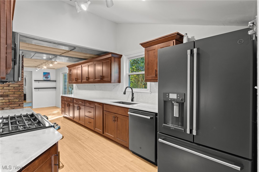 Cleveland, Ohio 44102, United States, 3 Bedrooms Bedrooms, ,2 BathroomsBathrooms,Residential,Active,224135