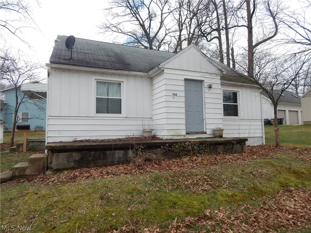 Rehab opportunity in Cuyahoga Falls! Call for a showing