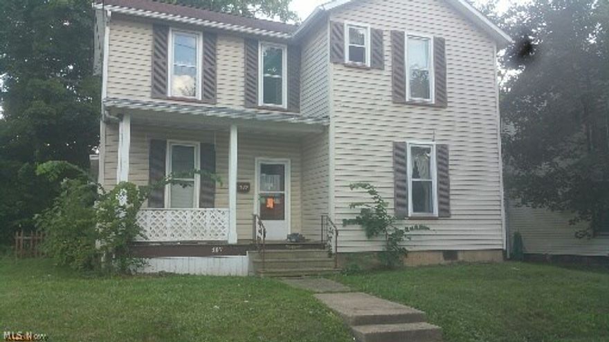 Cozy home with 3 bedrooms and 1 bath, attached garage. Close to schools and shopping.
