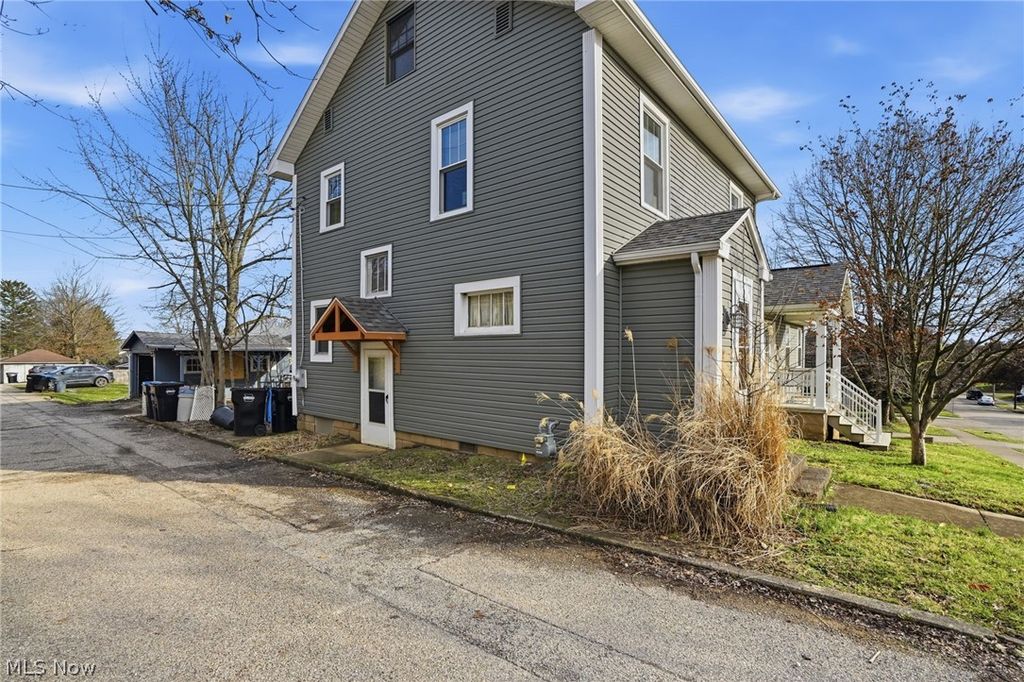 Photo of 1516 Myrtle Avenue, Zanesville, OH 43701 (MLS # 5192038)