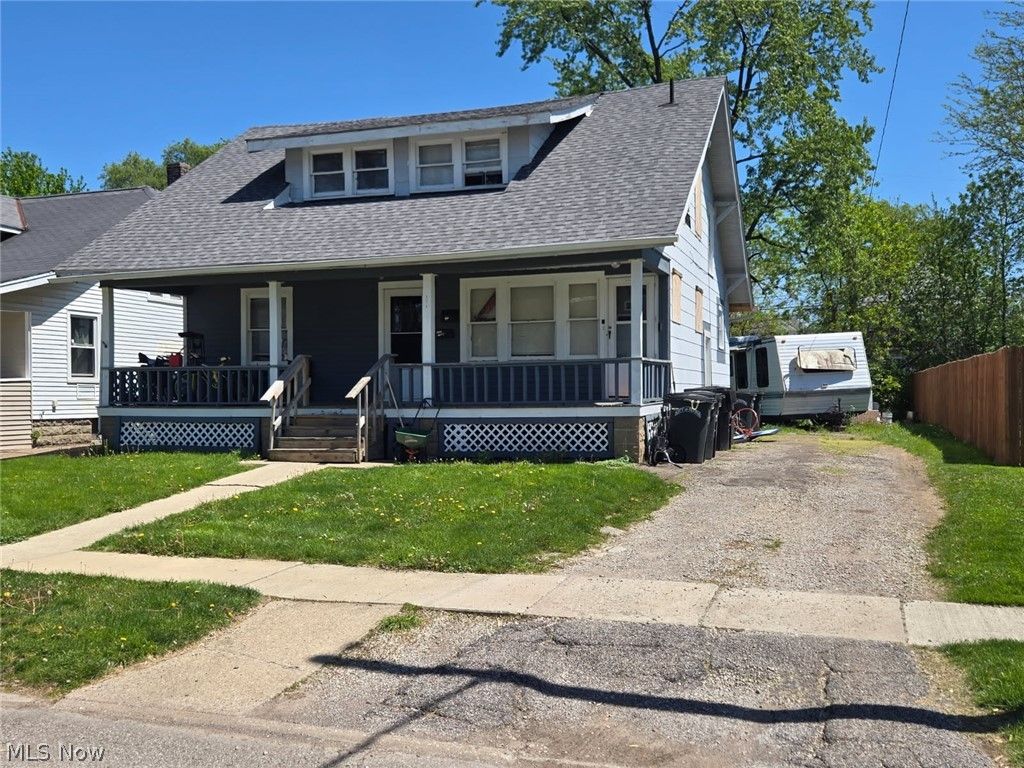 Photo of 225 Harwood Street, Elyria, OH 44035 (MLS # 5207018)