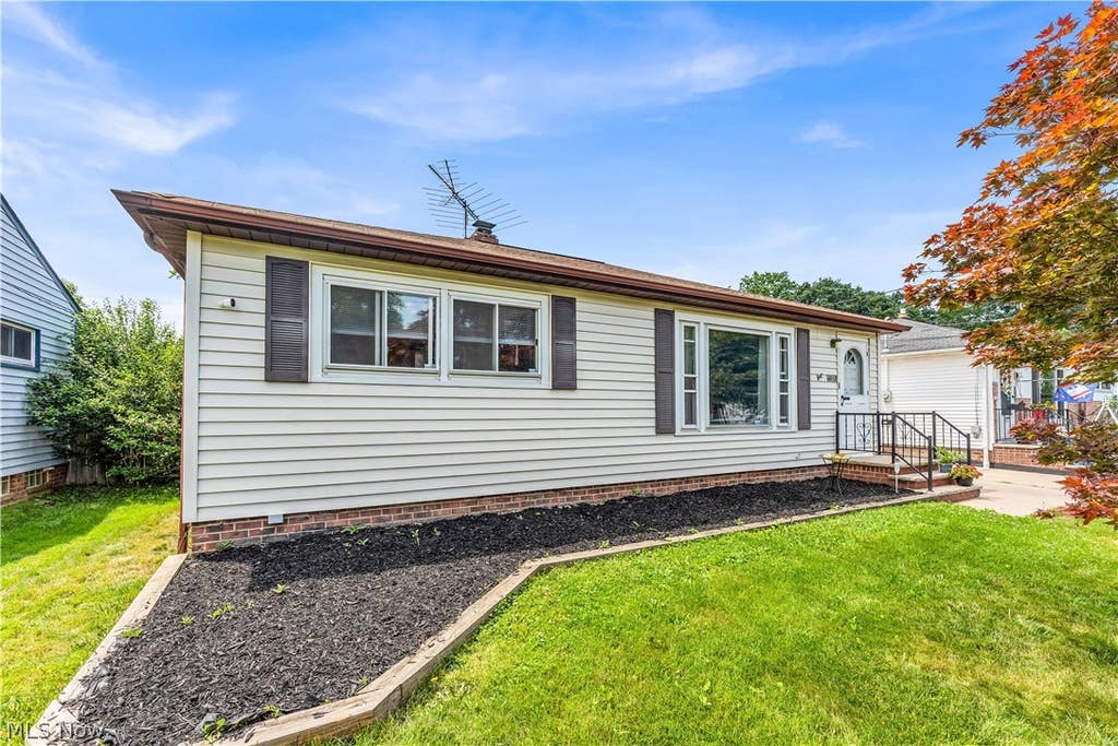 Photo of 4612 W 156th Street, Cleveland, OH 44135 (MLS # 5224016)