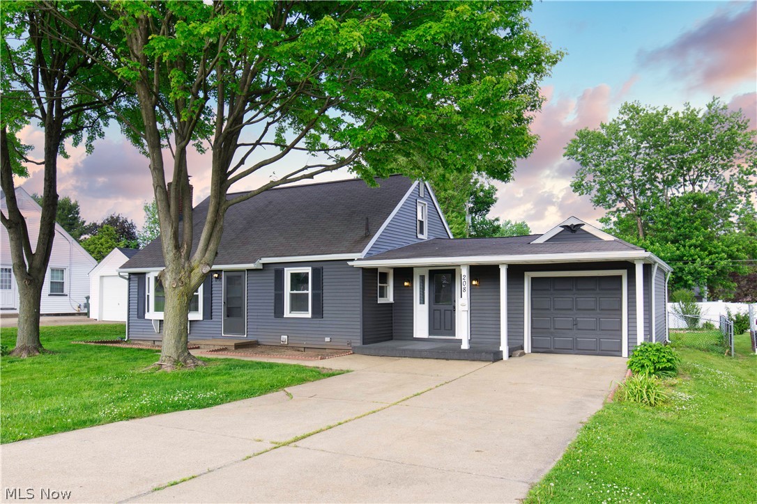 REAL ESTATE AUCTION - THUR. JUNE 24 @ 5:30PM. Nice Bungalow Home w/Fenced Backyard This home offers over 1.400 SqFt of living space w/3 Bedrooms, 1.5 Baths, Central A/C, and large fenced in backyard. Home needs a little TLC in kitchen and floors and some cosmetic but is other wise in good shape and is good quality home as it has newer roof, siding, windows, and garage door. LIVE, ON-SITE & ON-LINE BIDDING. Opening Bid Only $15,000! ON-LINE BIDDING TO BEGIN JUNE 14 AND LIVE ON-SITE BIDDING TO BEGIN JUNE 24 @ 5:30 Terms on Real Estate: $4,500 down day of sale, balance due in full at closing on or before July 15 2021. Buyers Premium of 10% added to the high bid to determine the total purchase price. Any desired inspections to be completed prior to the commencement of the bidding. All information is believed to accurate but is not guaranteed. All announcements day of sale take precedence over all other advertising.