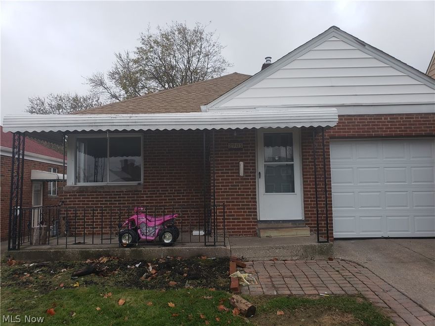 Spacious single family home that has everything you need! Just needs some TLC to bring it back to it's former glory!