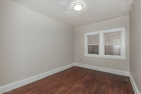 Apartment in Cleveland OH 15432 Lake Shore Boulevard 45.jpg