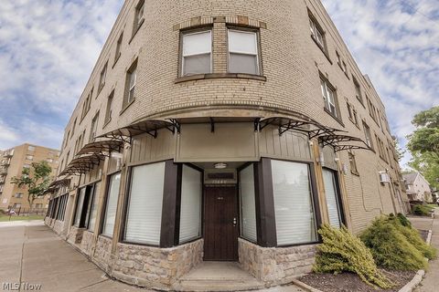 Apartment in Cleveland OH 15432 Lake Shore Boulevard 2.jpg