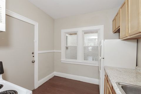 Apartment in Cleveland OH 15432 Lake Shore Boulevard 43.jpg