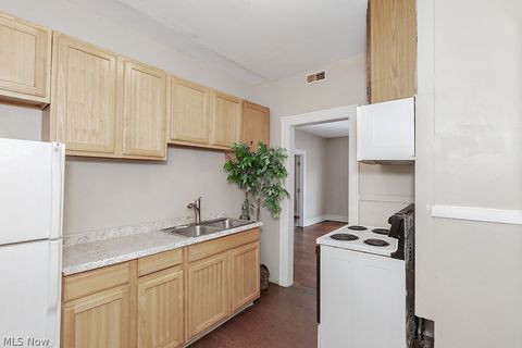 Apartment in Cleveland OH 15432 Lake Shore Boulevard 41.jpg