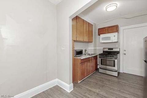 Apartment in Cleveland OH 15432 Lake Shore Boulevard 30.jpg