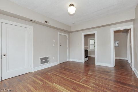 Apartment in Cleveland OH 15432 Lake Shore Boulevard 39.jpg