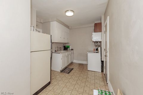 Apartment in Cleveland OH 15432 Lake Shore Boulevard 25.jpg