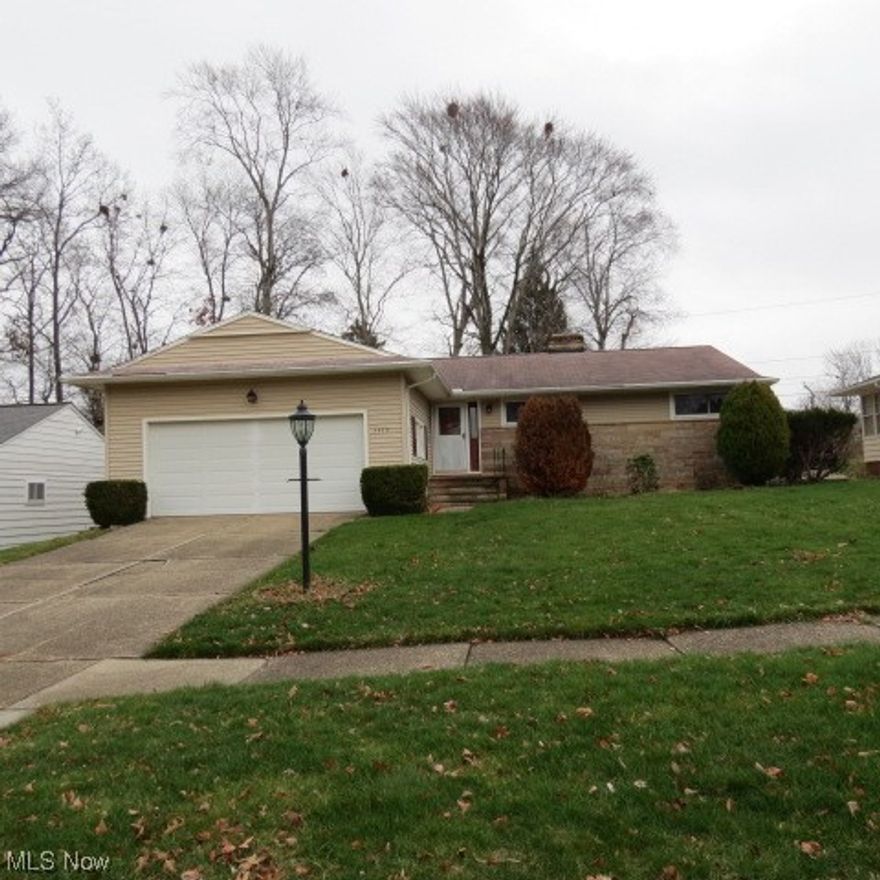 3 Bedroom 2 bath Ranch with a full basement on a cul-de-sac street in Parma Heights, 2 1/2 half attached garage. 2 wood burning fireplaces, one in Living room and one in the basement. Close to all amenities, including Downtown Cleveland and Cleveland Hopkins airport, Schedule an appointment today, Vacant and ready for you to move in.