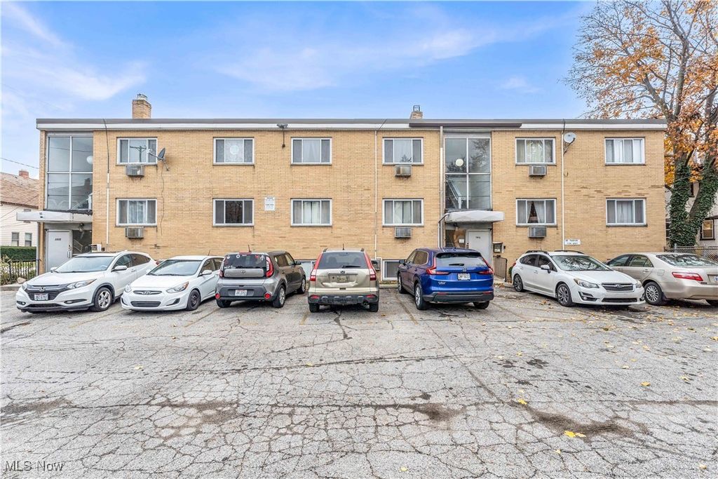 Photo of 1415 Wyandotte Avenue #305, Lakewood, OH 44107 (MLS # 5174334)