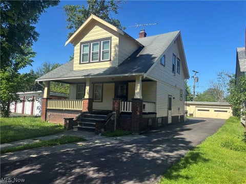 Homes For Sale - 956 Nobleshire Road<br/> Cleveland Heights, OH 44121