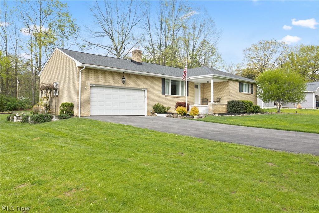 Photo of 6987 White Oak Drive, Hubbard, OH 44425 (MLS # 5195702)
