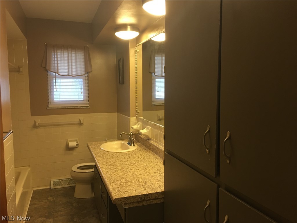 Oaklawn Estates - Residential Lease