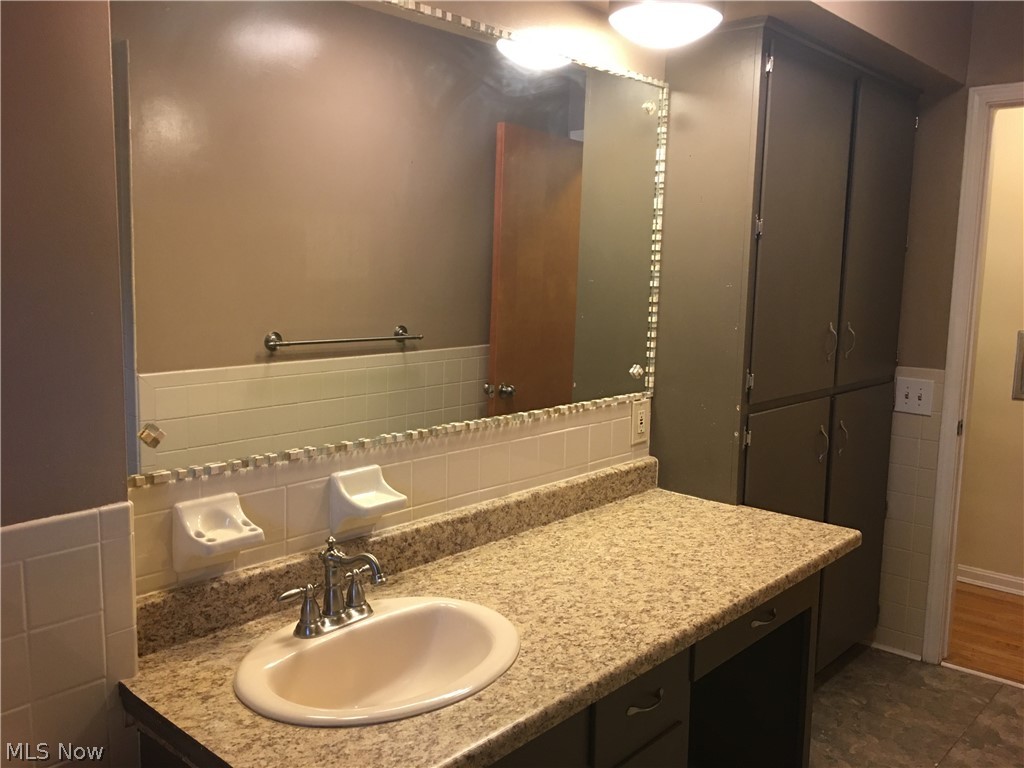 Oaklawn Estates - Residential Lease