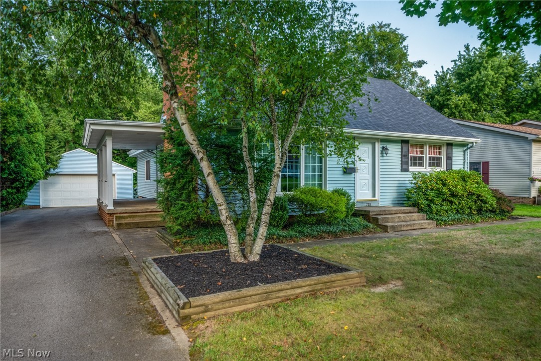 One of a kind, 4 bedrooms, 2 on first floor, 2 on second floor, 3 full baths, one on each floor,what a great home !! With great space. Enjoy the living room plus family room with fireplaces and the rec room in basement. Some nice new carpeting, Most windows have been updated, roof aprox. 5 years on house only just the shingles, very spacious yard, covered side porch, 28X32 garage plus a 13X19 work shop attached. 3 fireplaces, Family room and 2 bedrooms upstairs have new stain master carpet, aid pest yearly plan. One owner home. Beautiful back yard butts up to woods... Walk out basement from two rooms, seller use to have a beauty shop..
All sizes, ages, and square feet estimated.