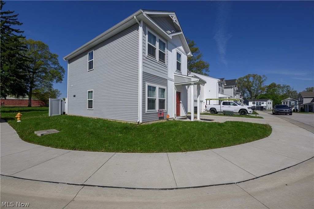 Photo of 460 Auld Farm Circle, Akron, OH 44320 (MLS # 5207184)