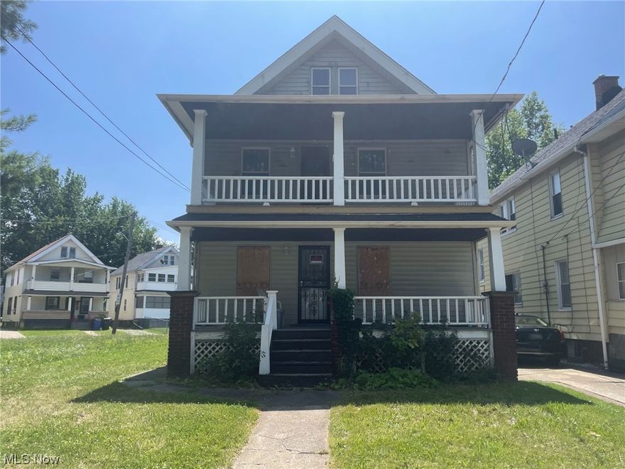 Vouchers Accepted! First come, first servce. Stunning mutil-family home fully remodeled and ready to move in. Both the upstairs and downstairs units are available. Awesome hardwood floors, new kitchen cabinets & counters. Nothing to do but move in. Don't miss this opportunity!