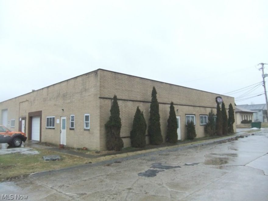 Great office warehouse space with 1st floor office areas.  Great access to I 71, I 77 and turnpike.  All spaces has 12' overhead doors and dock space is available.  You can lease from couple thousand sq. ft. to twelve thousand sq. ft. of space.