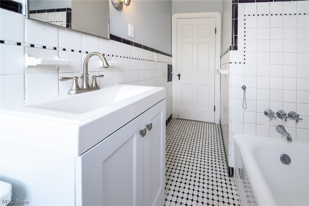 Daniel Webb 02 - Residential Income