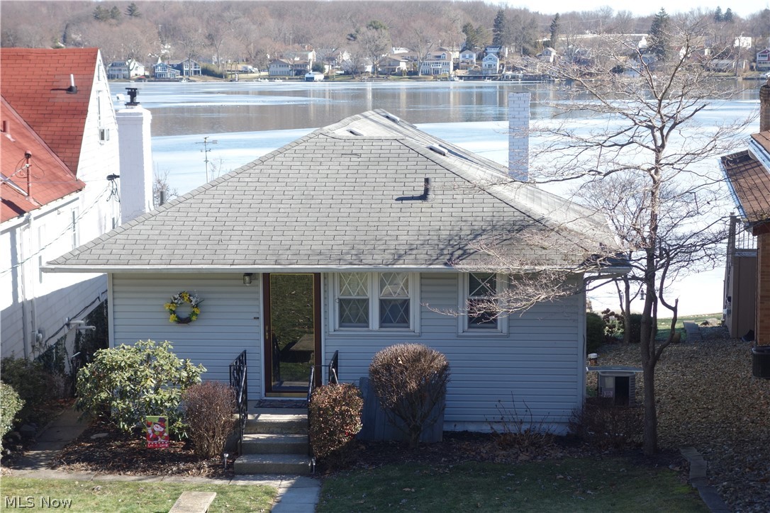 *Portage Lakes main chain Ranch* w/a "miliion $$$ panaramic view of the glorious Portage Lakes that simply makes you say "WOW"! *A wall of windows w/ magnificent Lake Views from the living room *A lovely master suite w/ full bathroom *Fall in love w/ the beautifully finished lower level family room that has a gas fireplace and walks out to a large patio that is just steps to your dock and a 2nd lakeside patio *Fabulous lake front views from a jumbo family room that blends into a fully applianced kitchen, so perfect for a lakefront lifestyle of enjoyment/fun or cozy days/evenings of Portage Lakes joy* *Located in the heart of Portage Lakes and minutes to multiple dining & entertainment spots, Firestone & Turkeyfoot Golf Course(s), Portage Lakes State Park that offers public boat launches and more* Bonus: Home is on public sewer, washer-dryer-fridge-stove-dishwasher stay, most windows have been replaced, lower level was fully renovated in 1993 w/ multiple updates since. *This is that muc
