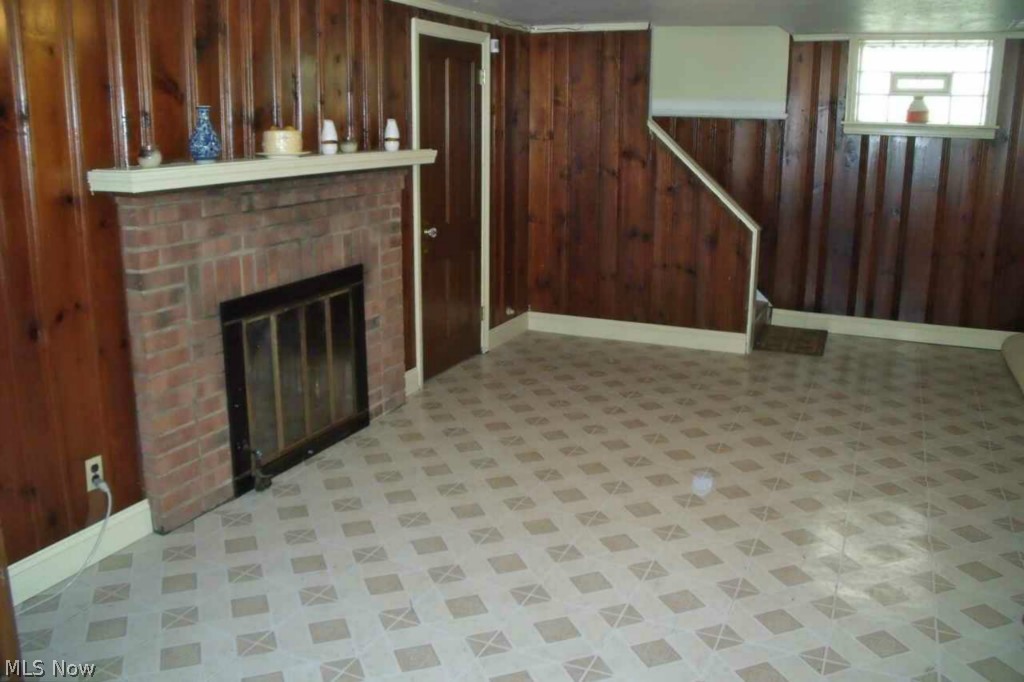 B J Lucey - Residential Lease