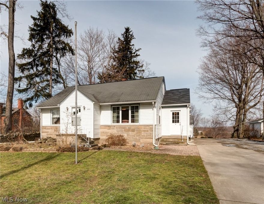 Updated Cape Cod with finished Dormer, also offers walk-out basement, sun room with wood burning fireplace, hardwood floors throughout.  Updates include furnace - 4years old, water tank - 1.5 years, Roof- 1year, windows -3 years, 1 car attached garage with drain.  Beautiful 3 story Civil War Barn, with loft and 2 garage bays.  Barn also has concrete floor, 120 x 240 amp service and a 40 X 16 addition.  Don't miss this one of a kind home!