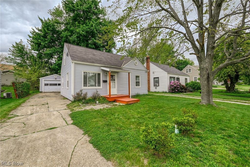Photo of 1224 Oakland Avenue, Akron, OH 44305 (MLS # 5207616)