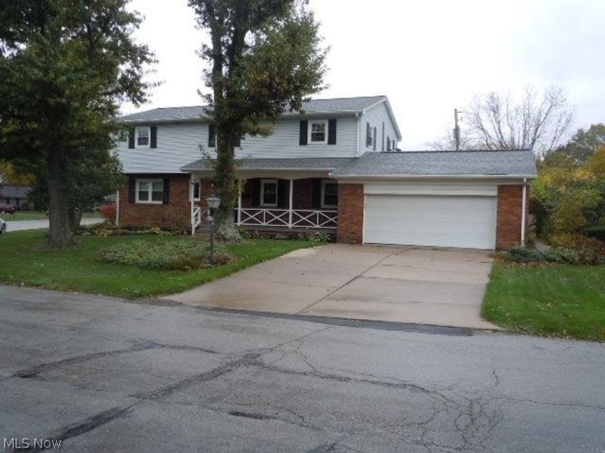 REMODELED KITCHEN W/SUB ZERO APPLIANCES; 1ST FLR STUDY; MBR SUITE W/WALK-IN CLOSET & SAUNA BATH. BSMT REC RM W/BAR. LARGE DECK AND MORE. DR CHANDELIER TO BE REPLACED.