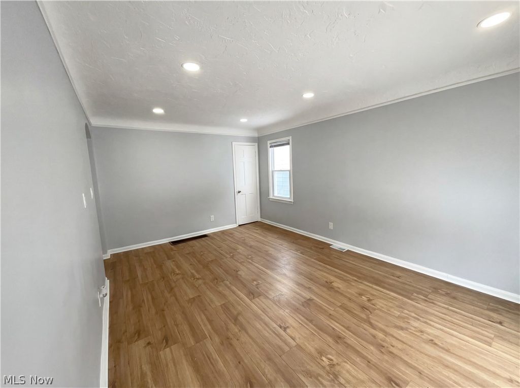 Photo of 17409 Mapleboro Avenue, Maple Heights, OH 44137 (MLS # 5186727)