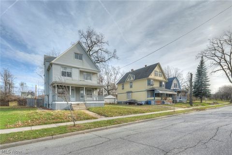 Single Family Residence in Cleveland OH 1339 115th Street 4.jpg