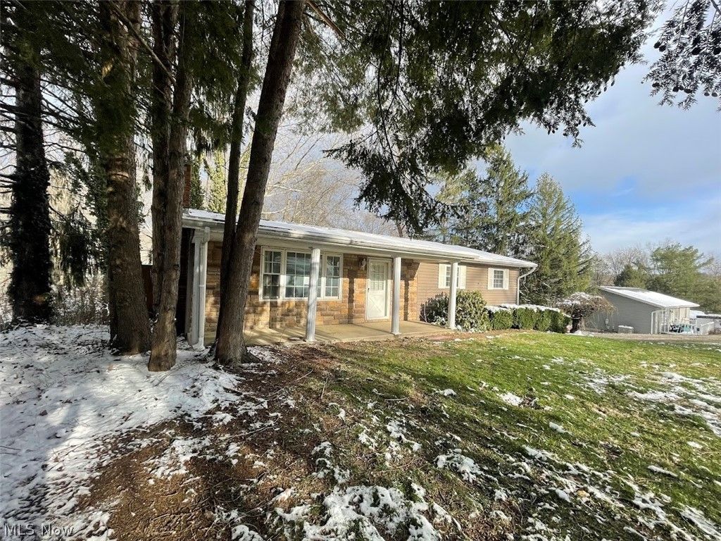 Photo of 330 Walnut Hills Drive, Zanesville, OH 43701 (MLS # 5194438)