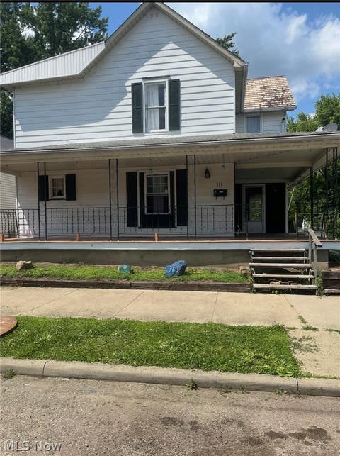 Homes For Sale - 313 W 3rd Street<br/> Uhrichsville, OH 44683