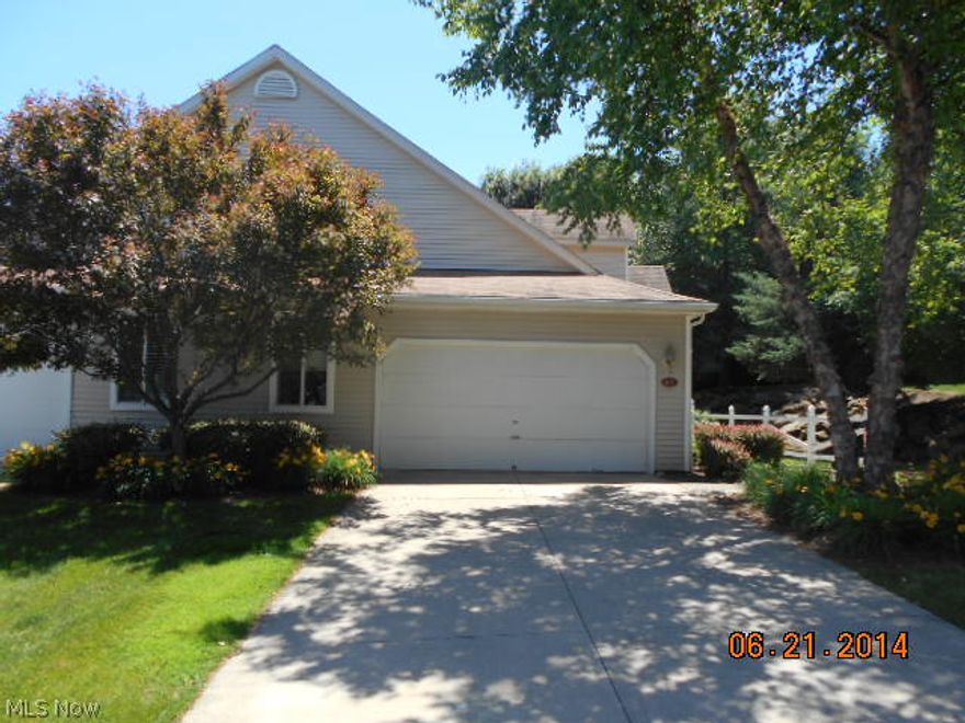 Original owners. Great cluster home available in Royal Clusters of Kingsbury Trace. Open floor plan with 2 Bedrooms and 3 full bathrooms with tile floors. Property features include vaulted ceilings in the living room and master bedroom. Large master bedroom with a spacious walk in closet and full bath with double vanity. This home has a partially finished  basement with rec room complete with linen closet, full bath, 2 full  closets that could easily be used a 3rd bedroom, and a huge utility room for storage. Home has a private back patio and basement has glass block windows. Most appliances and all window treatments stay. Owner also has the floor plans to convert home to a 4 bedroom 4 bath cluster for future planning. Call today for your private showing. Very motivated seller packed and ready to go. Make an offer!!!