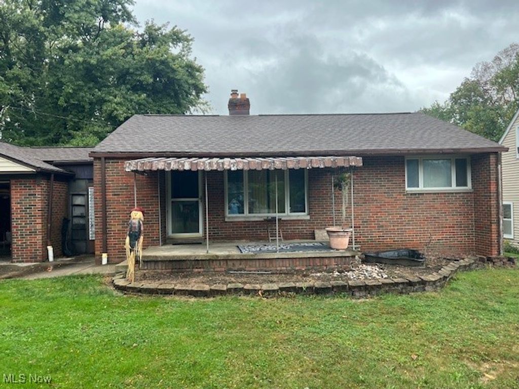 Photo of 6606 Crossview Road, Seven Hills, OH 44131 (MLS # 5165105)