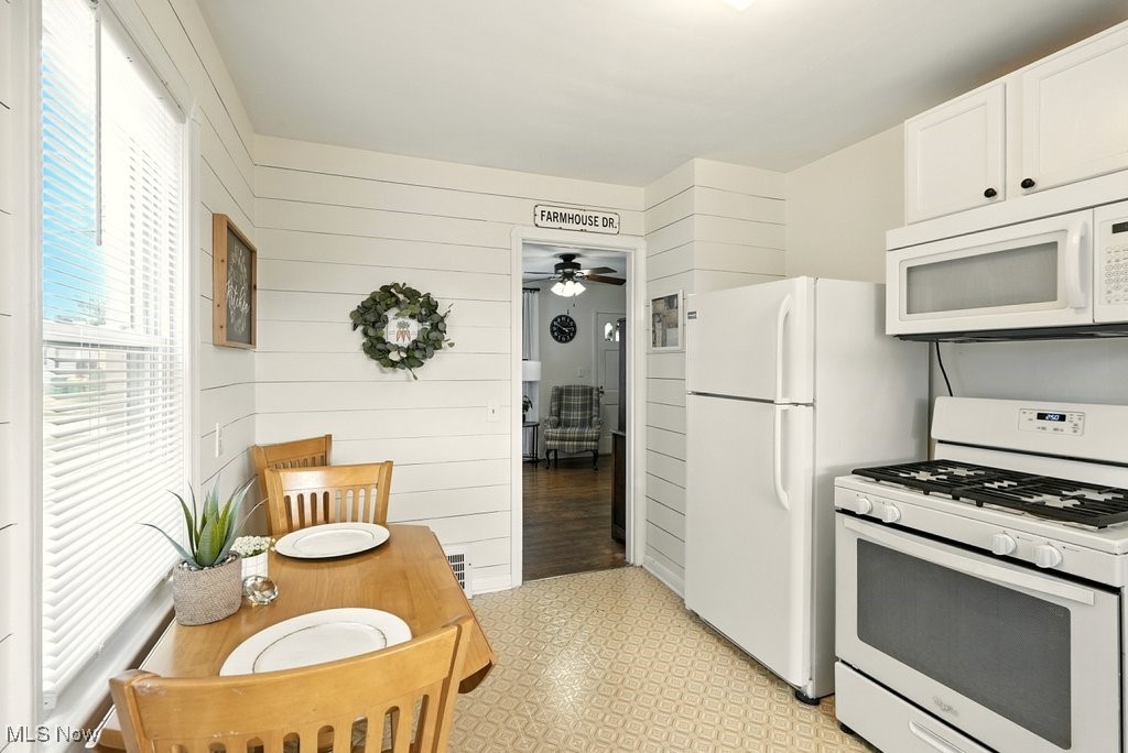 Willowick, Ohio 44095, United States, 2 Bedrooms Bedrooms, ,1 BathroomBathrooms,Residential,Contingent,207759