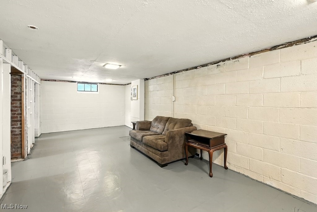 Willowick, Ohio 44095, United States, 2 Bedrooms Bedrooms, ,1 BathroomBathrooms,Residential,Contingent,207759