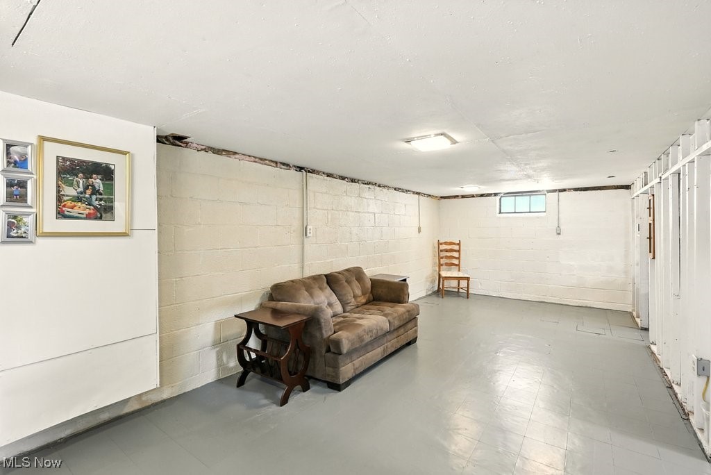 Willowick, Ohio 44095, United States, 2 Bedrooms Bedrooms, ,1 BathroomBathrooms,Residential,Contingent,207759