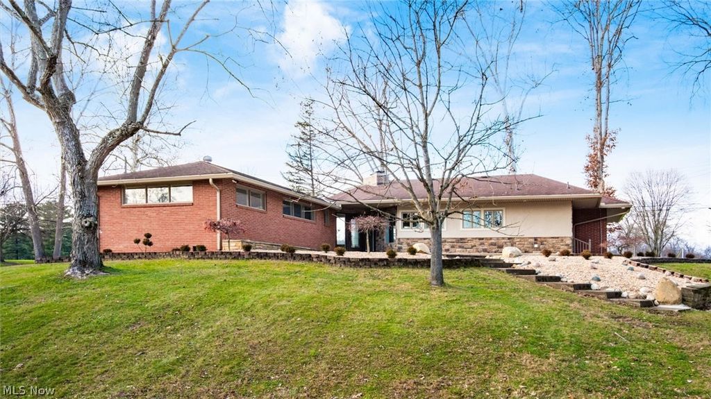 Photo of 2835 West Drive, Zanesville, OH 43701 (MLS # 5175177)