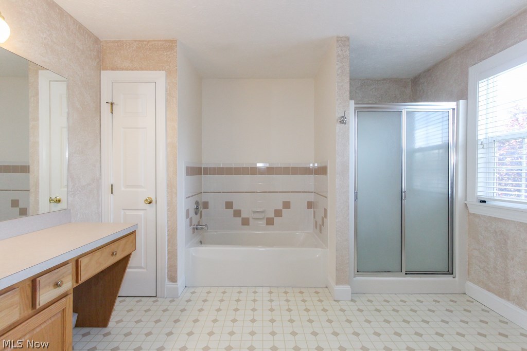 Medina Gardens On Lake - Residential